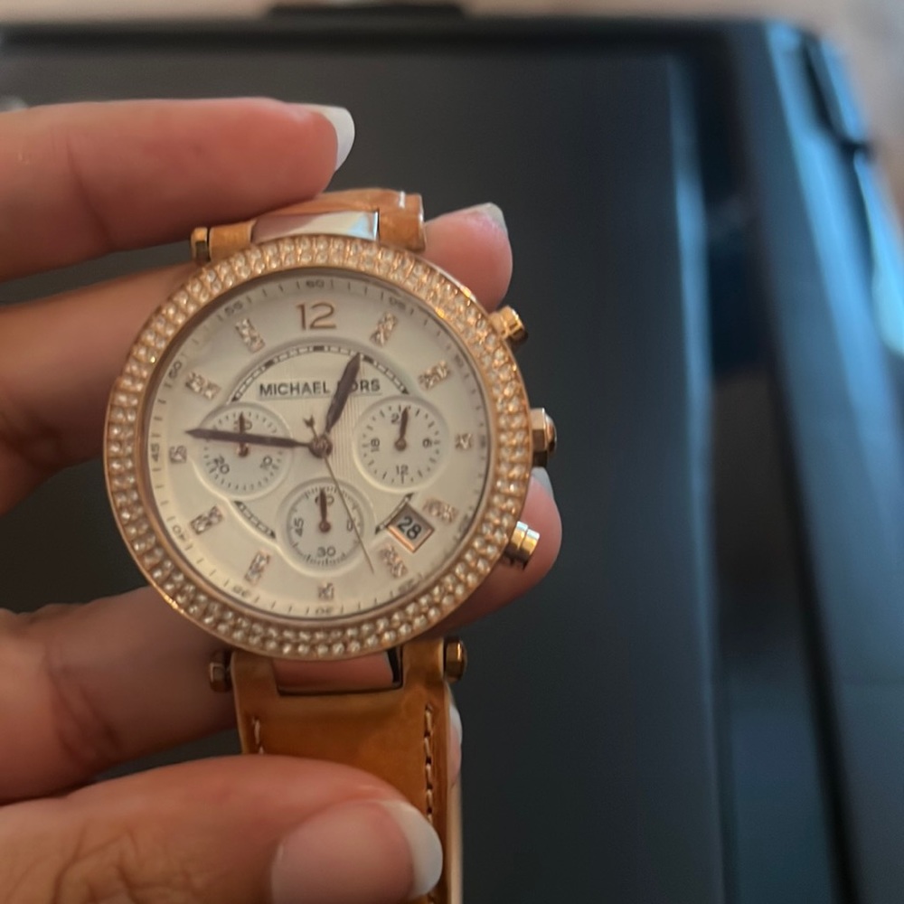 Needs battery rose gold leather strap Michael Kors watch